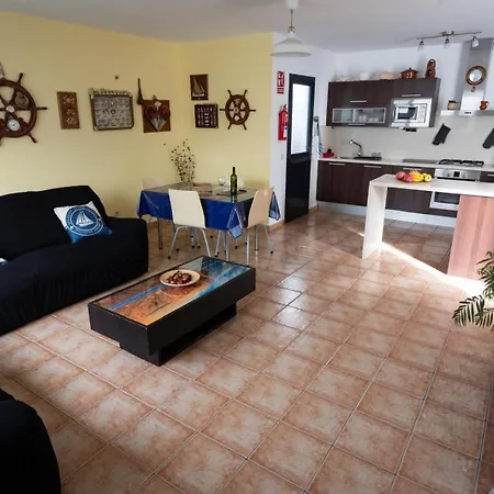 Anzuelo Фамара